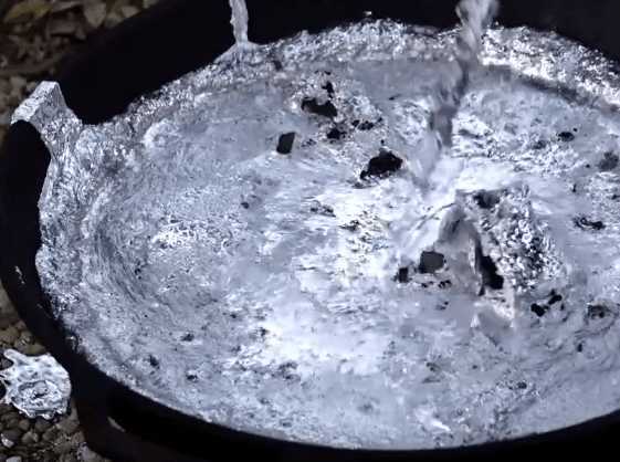 铝煮水氧化